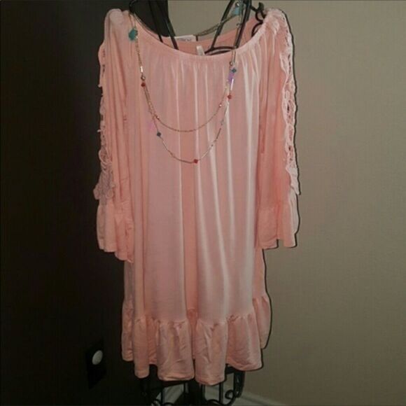 NWOT‎ Off the shoulder dress - Picture 3 of 4